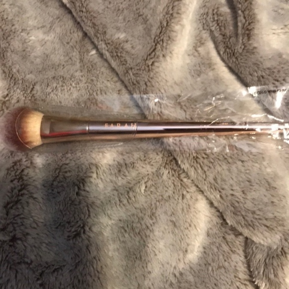 New pressed powder brush